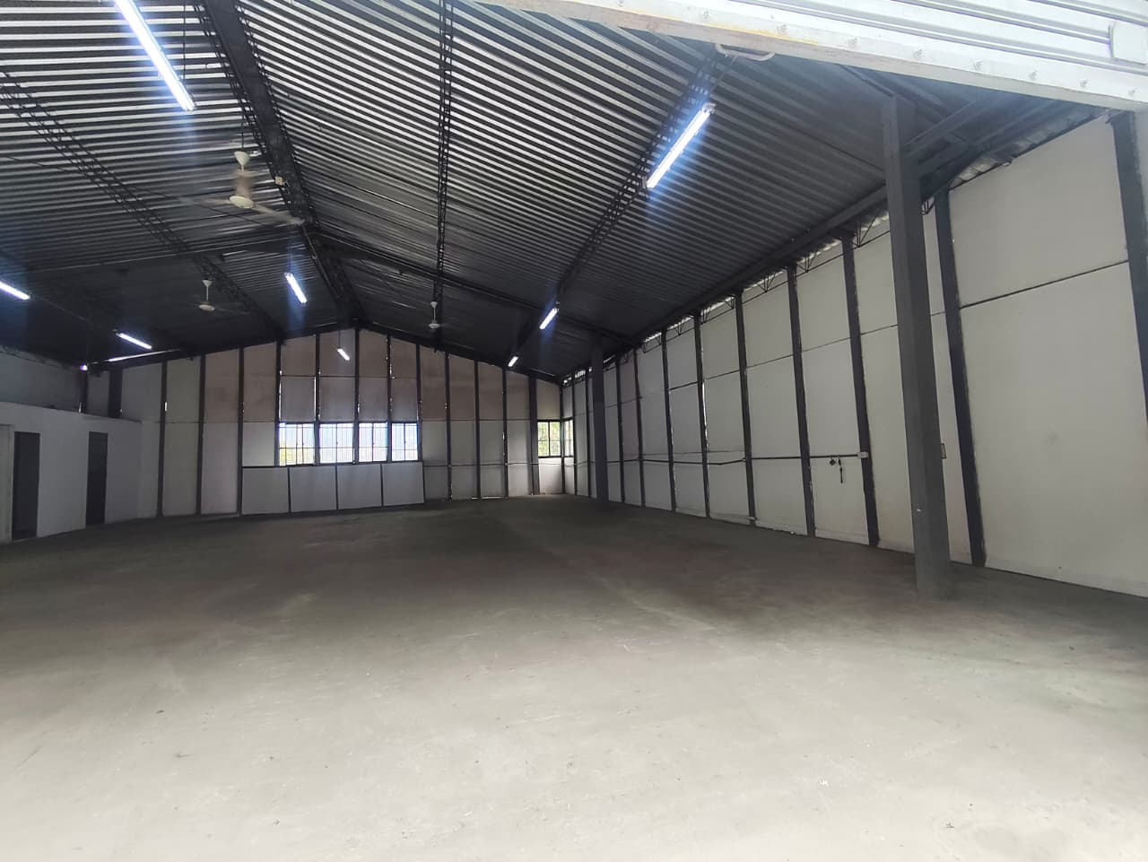 Bodega en arriendo en La Candelaria, Centro, Medellín — foto 4 de 11