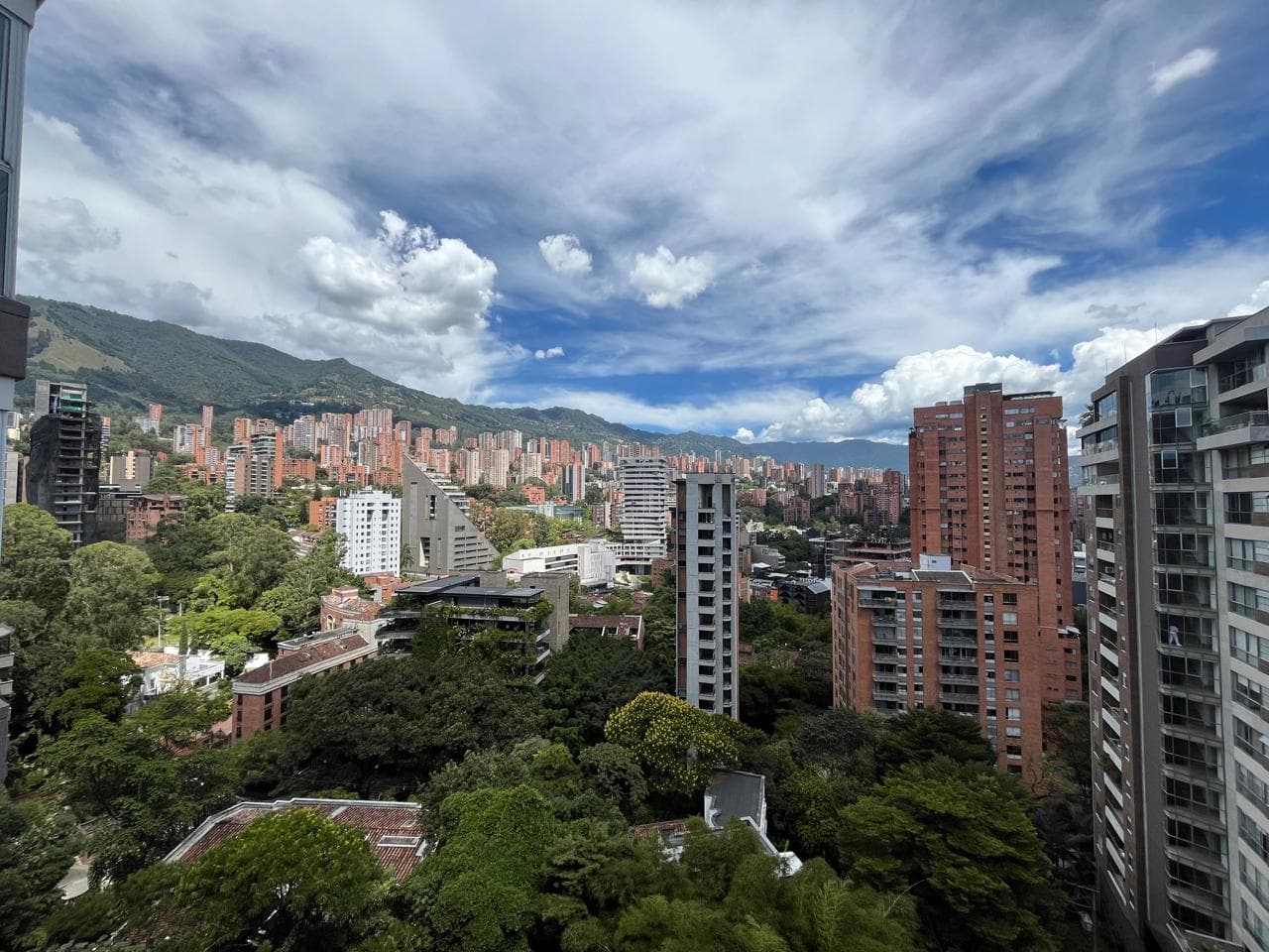 Apartamento en arriendo en Lalinde, Poblado, Medellín — foto 1 de 18