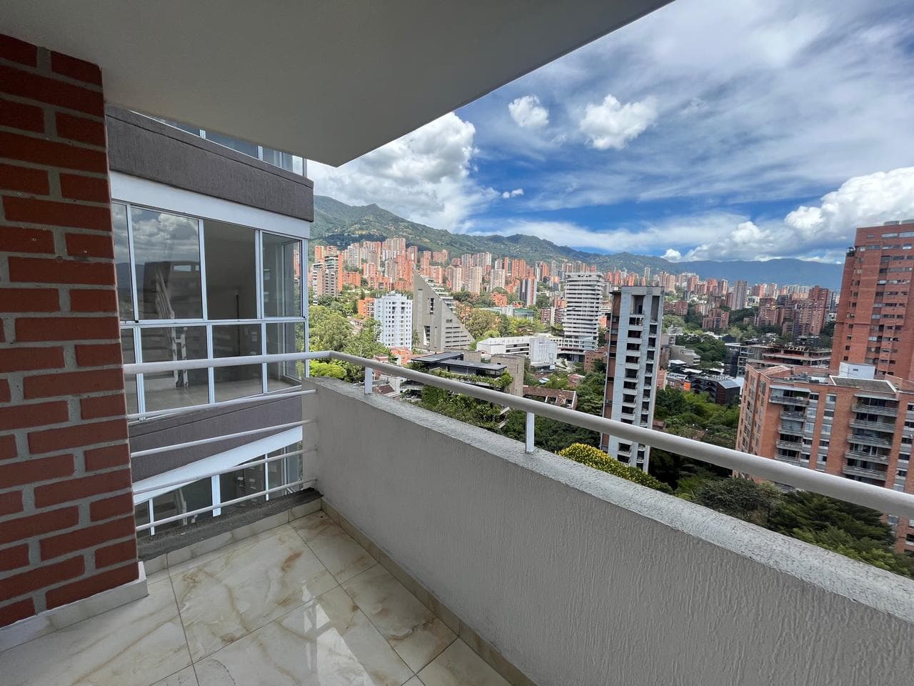 Apartamento en arriendo en Lalinde, Poblado, Medellín — foto 2 de 18