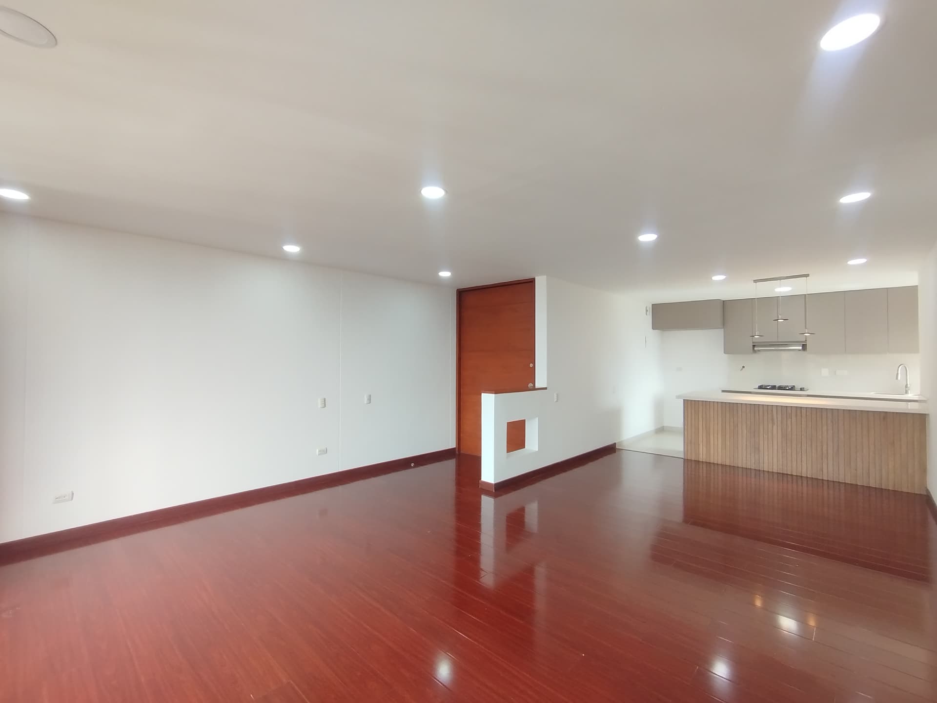 Apartamento en arriendo en Los Gonzalez, Poblado, Medellín — foto 1 de 20