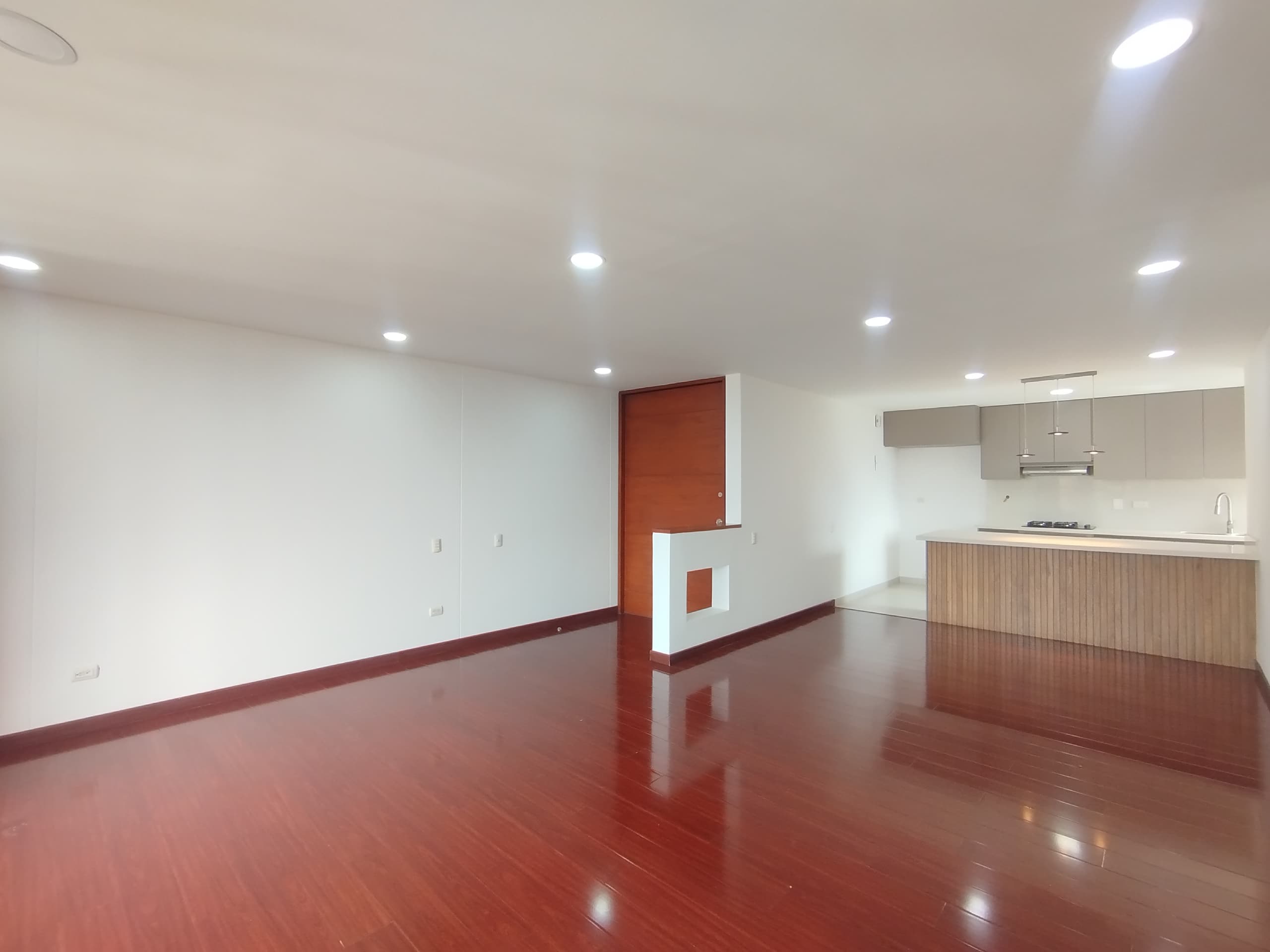 Apartamento en arriendo en Los Gonzalez, Poblado, Medellín — foto 1 de 20