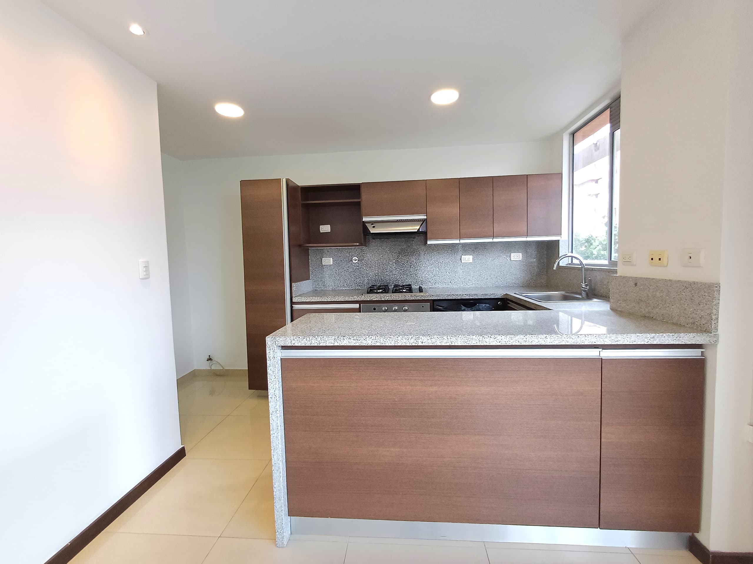 Apartamento en arriendo en Los Balsos, Poblado, Medellín — foto 5 de 20