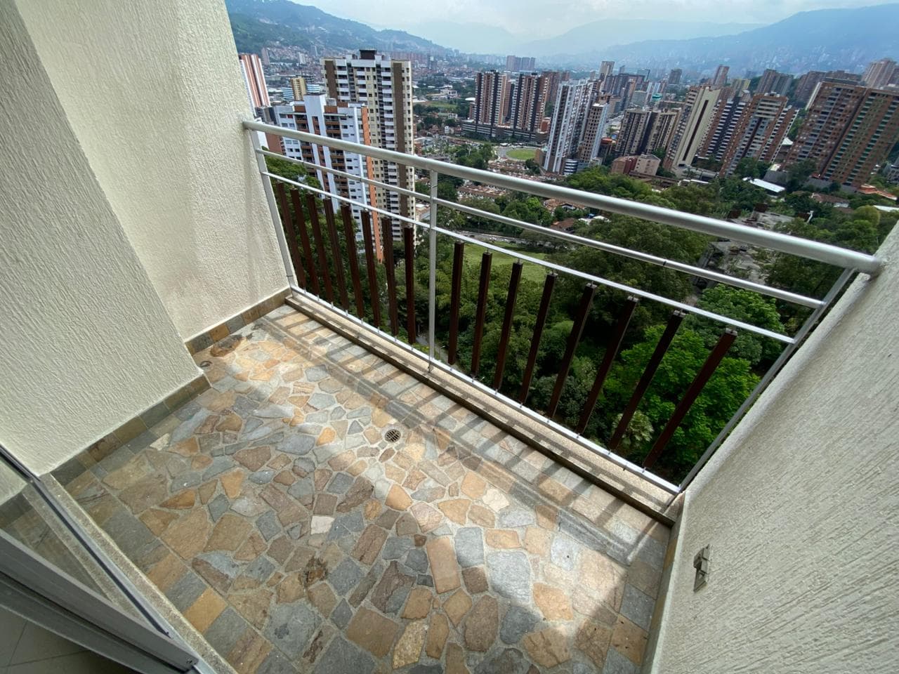 Apartamento en arriendo en Las Lomitas, Sabaneta — foto 2 de 20