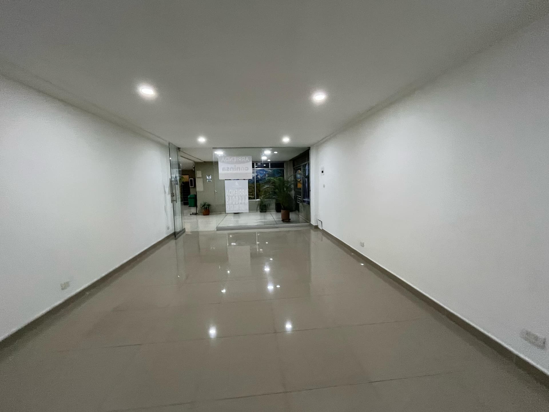Local en arriendo en Med, Centro, Medellín — foto 1 de 10