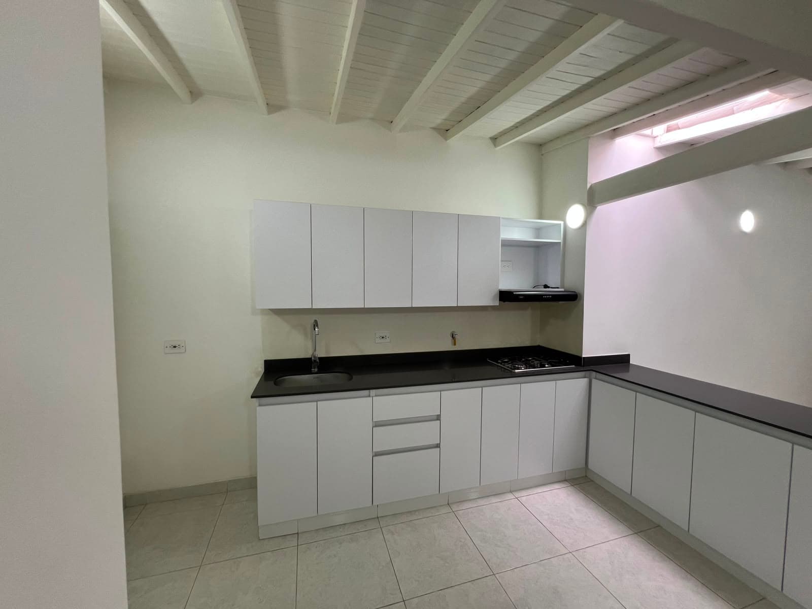 Apartamento en arriendo en Los Colores, Laureles, Medellín — foto 2 de 11