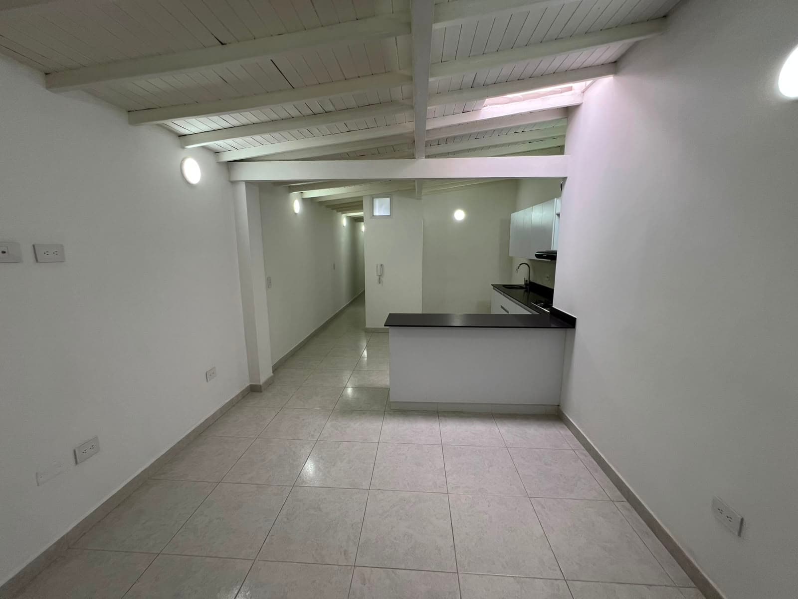 Apartamento en arriendo en Los Colores, Laureles, Medellín — foto 3 de 11