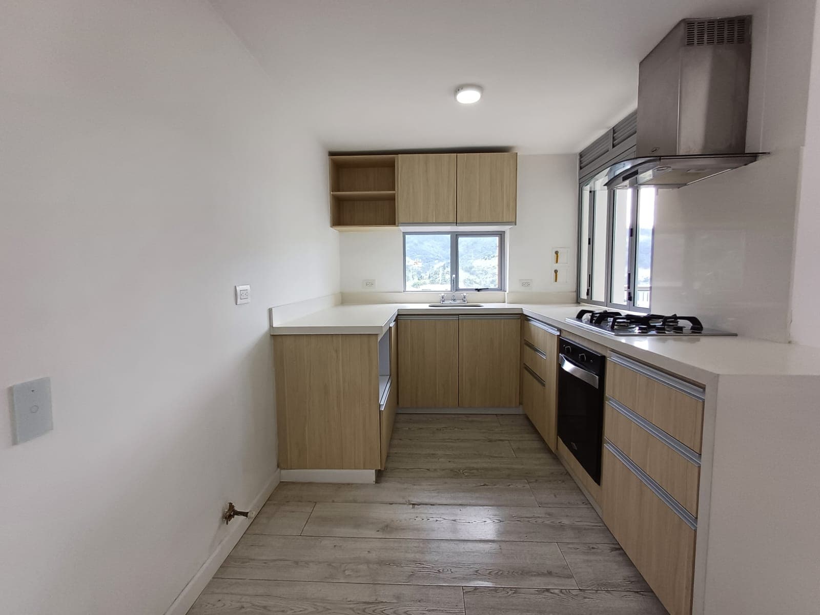 Apartamento en arriendo en Loma de las Brujas, Envigado — foto 1 de 20
