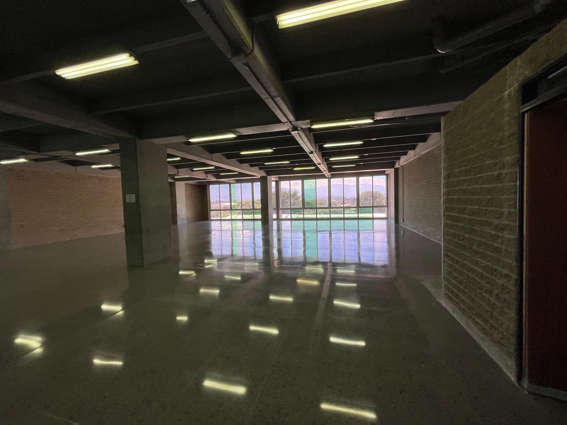 Local en arriendo en Zona Industrial, Guayabal, Medellín — foto 1 de 12