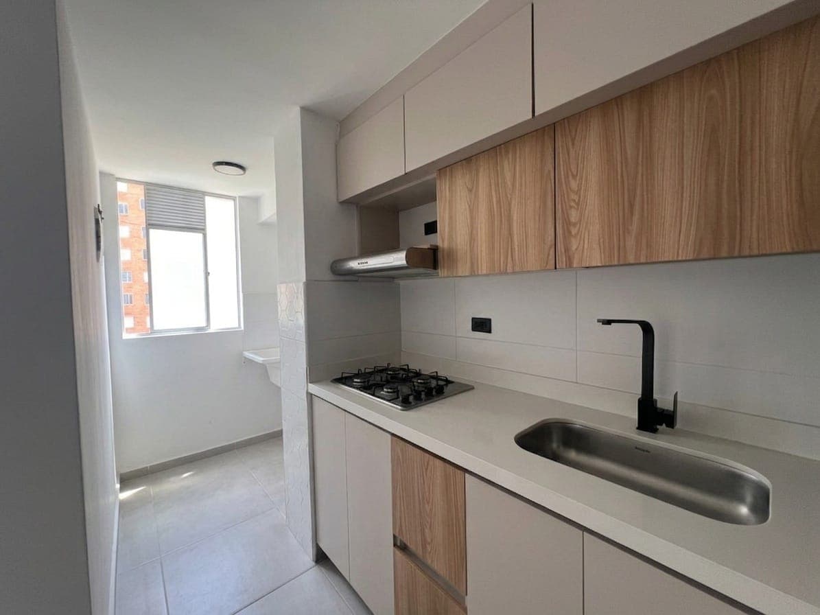 Apartamento en arriendo en Calasanz Parte Alta, La America, Medellín — foto 2 de 16