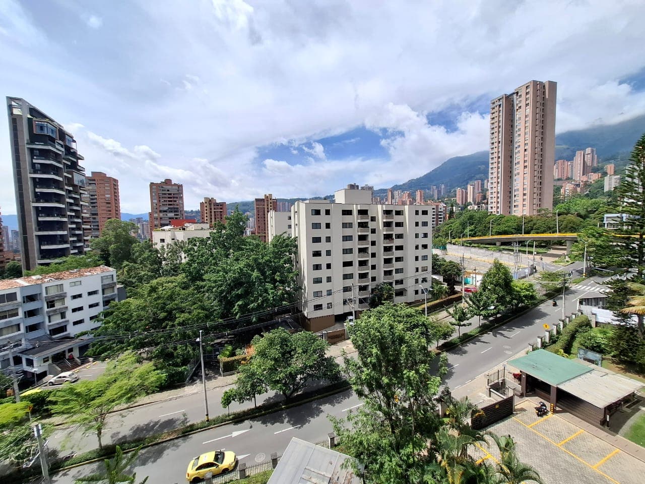 Apartamento en arriendo en Loma De Los Parras, Poblado, Medellín — foto 1 de 20