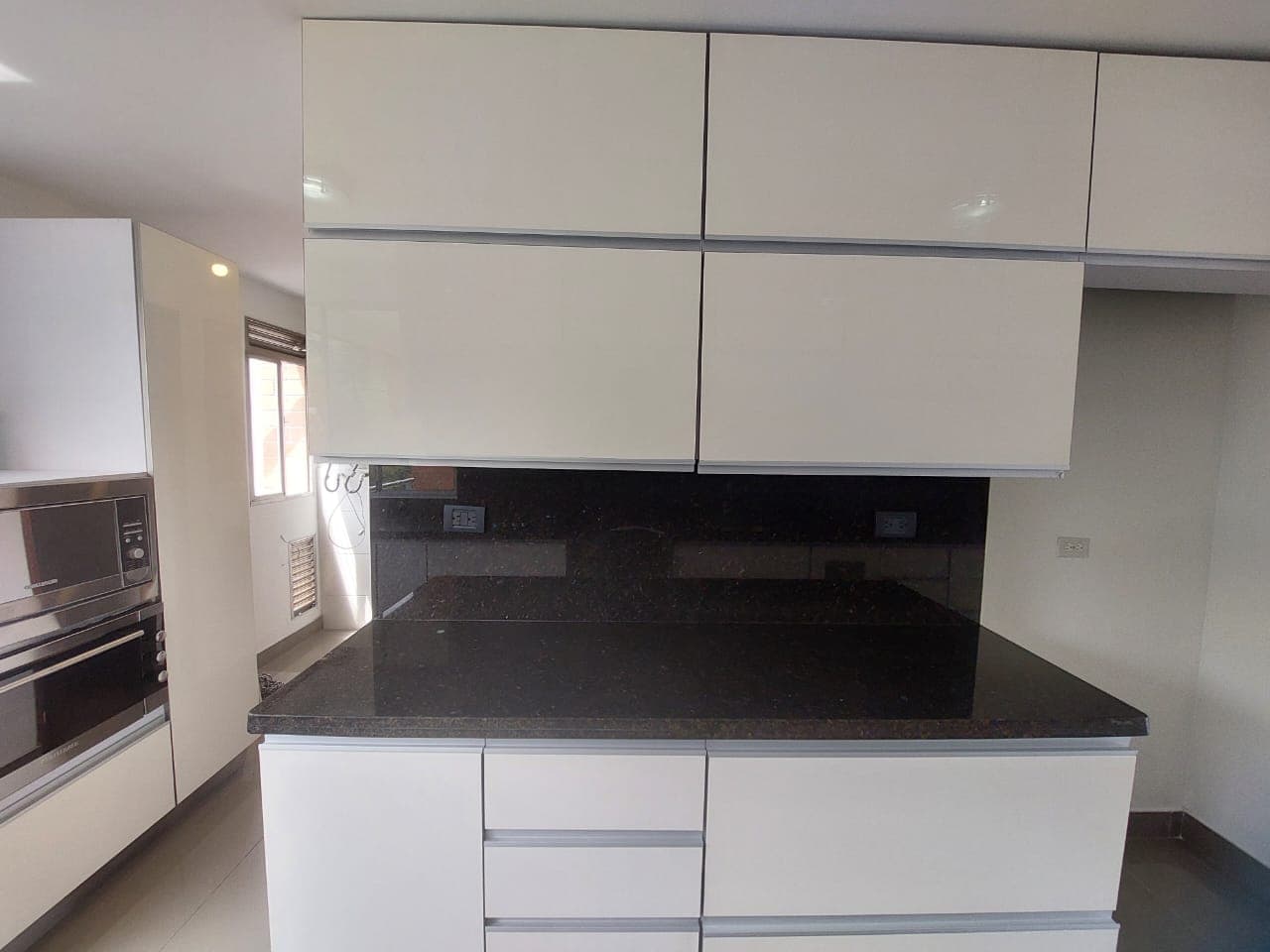 Apartamento en arriendo en Castropol, Poblado, Medellín — foto 3 de 20
