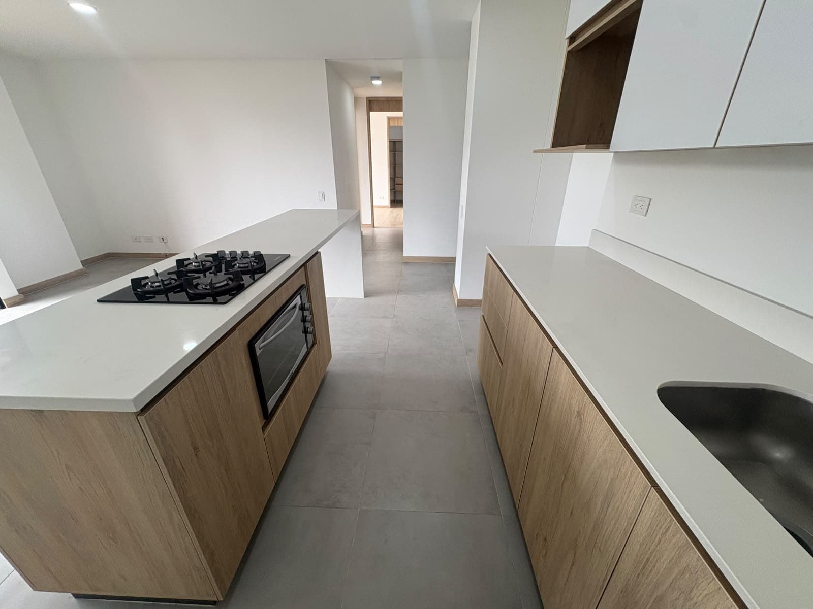 Apartamento en arriendo en Zuñiga, Envigado — foto 1 de 16