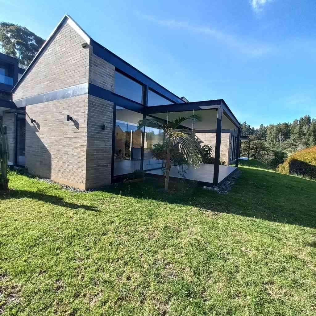 Casa Vivienda en arriendo en Las Palmas, Envigado — foto 1 de 20