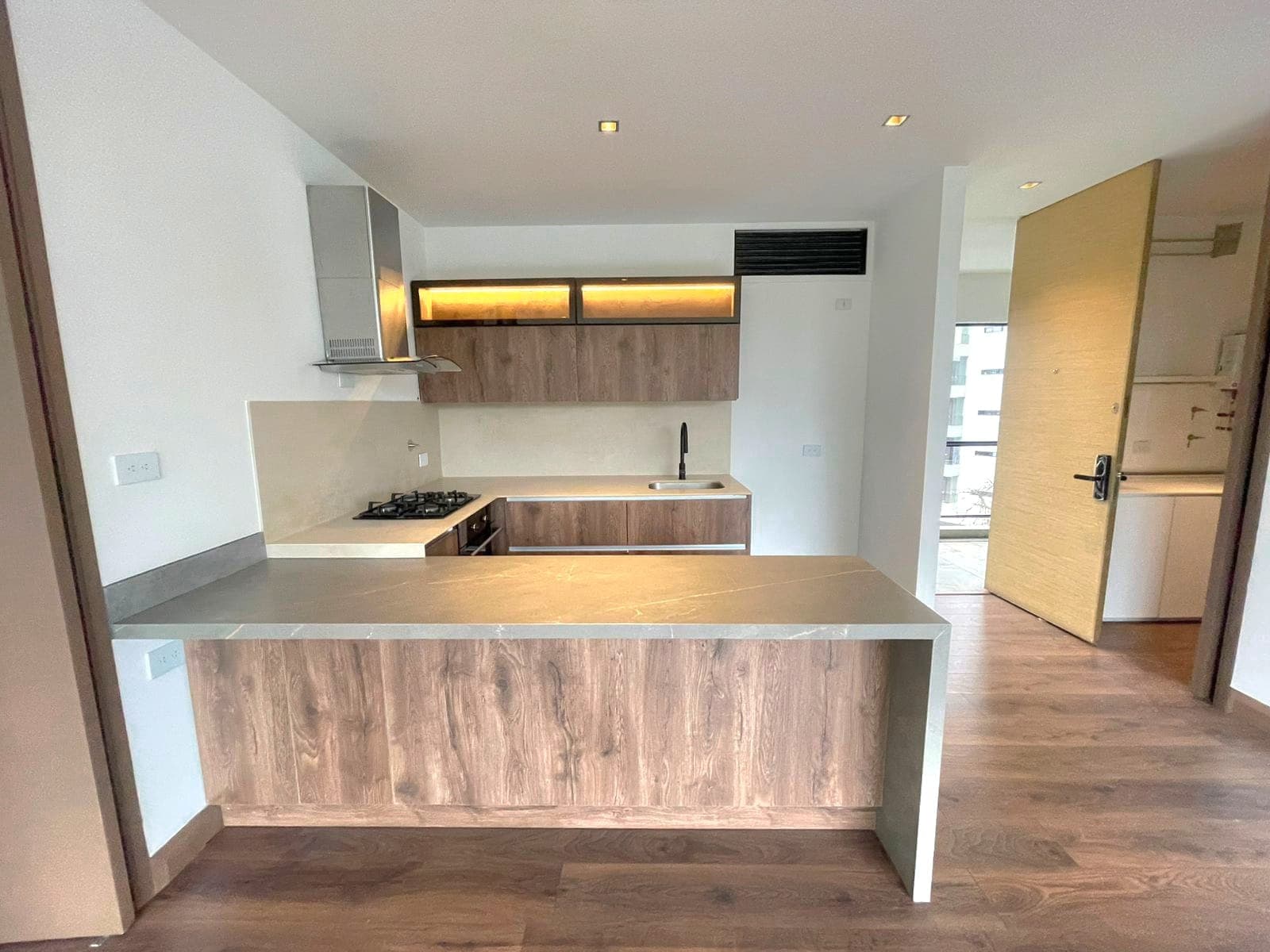 Apartamento en arriendo en San Lucas, Poblado, Medellín — foto 1 de 20
