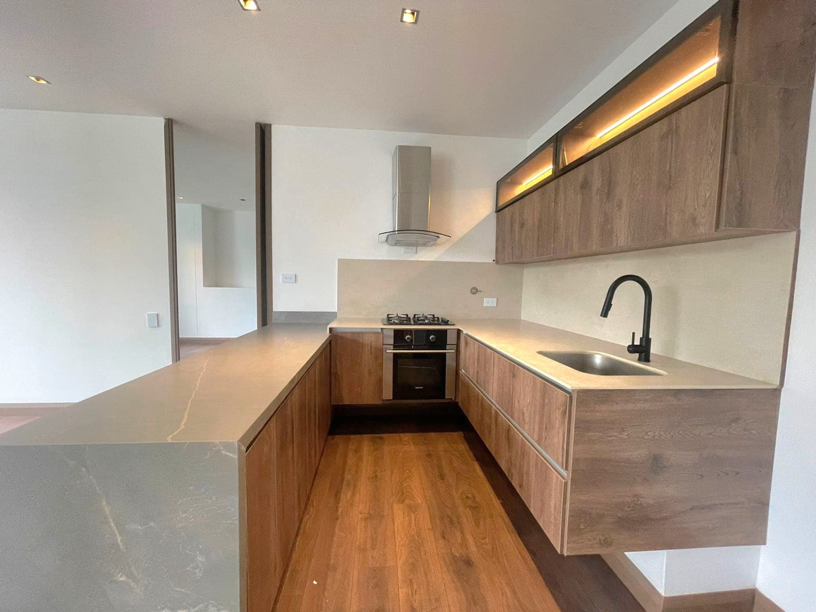 Apartamento en arriendo en San Lucas, Poblado, Medellín — foto 2 de 20