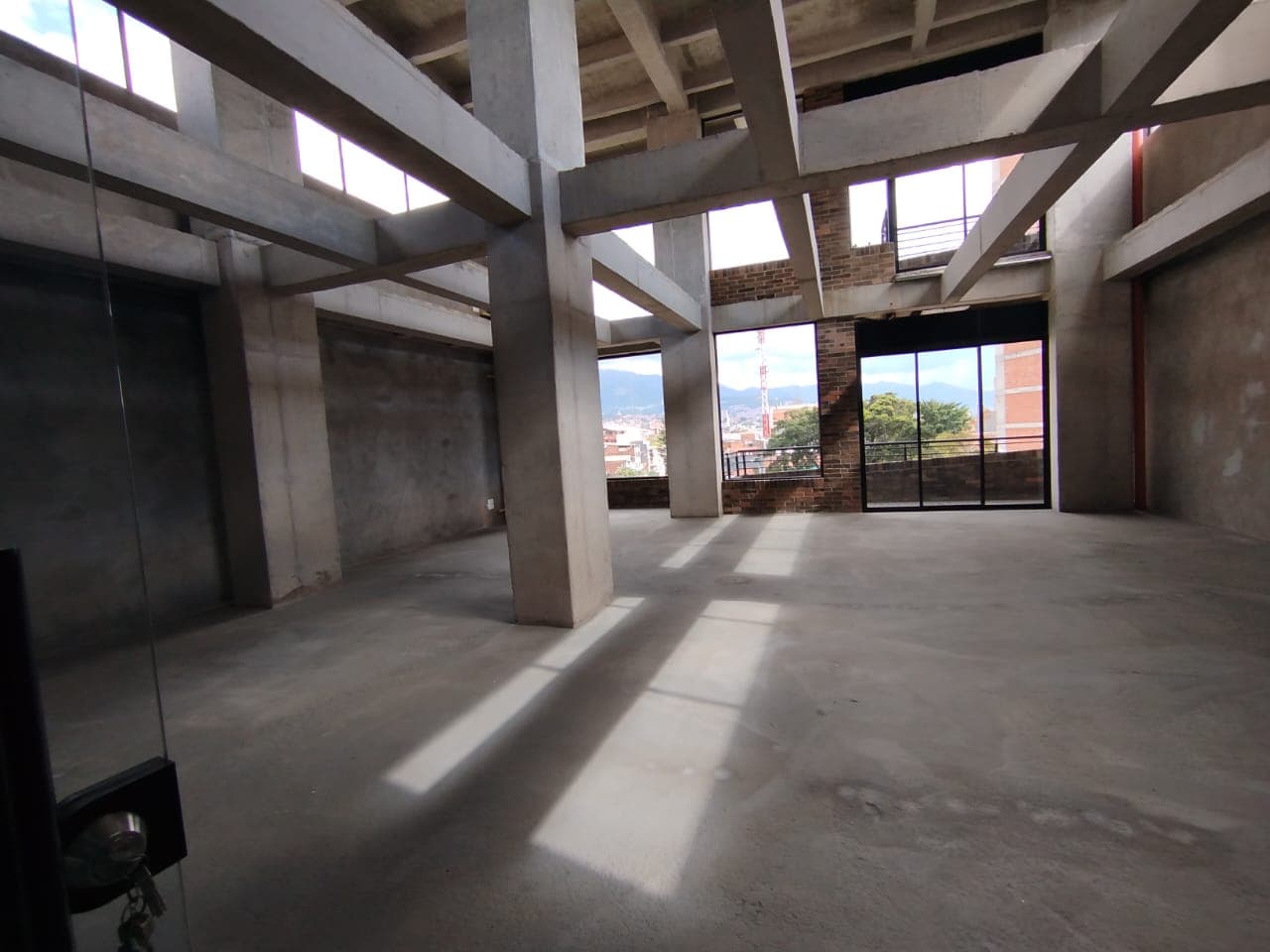 Local en arriendo en Aranjuez, Centro, Medellín — foto 1 de 14
