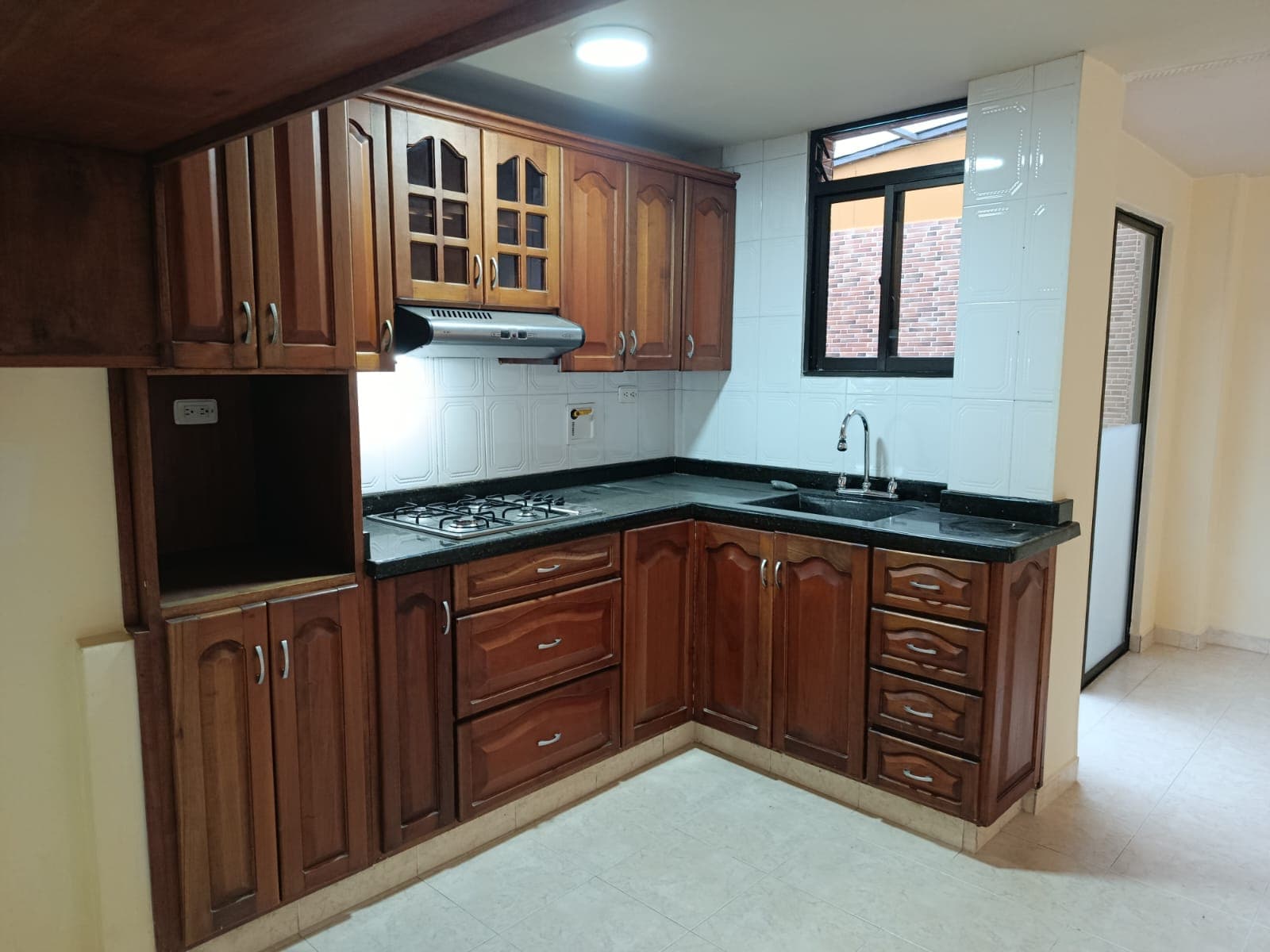 Casa Vivienda en arriendo en Simón Bolívar, La America, Medellín — foto 1 de 15