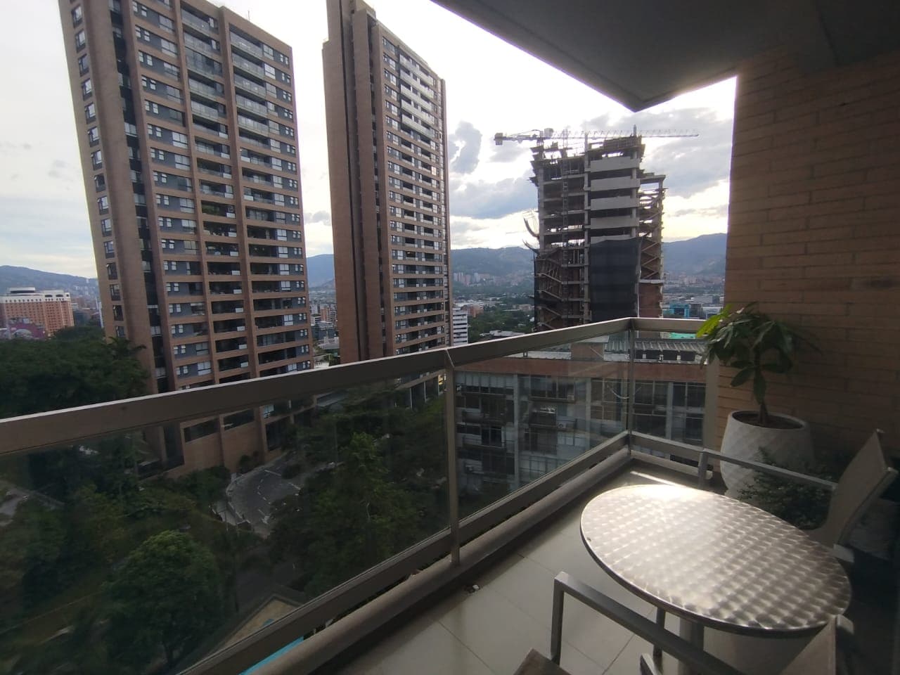 Apartamento en arriendo en Castropol, Poblado, Medellín — foto 4 de 19