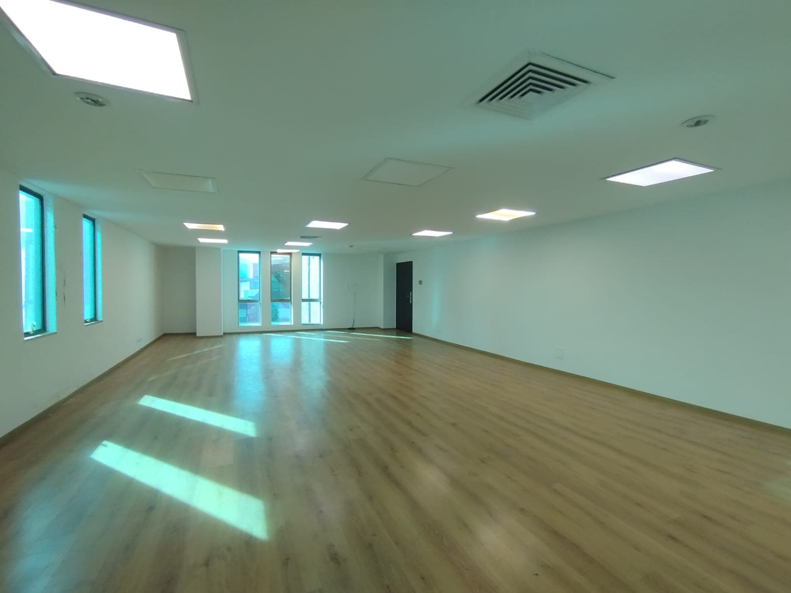 Oficina en arriendo en Los Balsos, Poblado, Medellín — foto 2 de 6