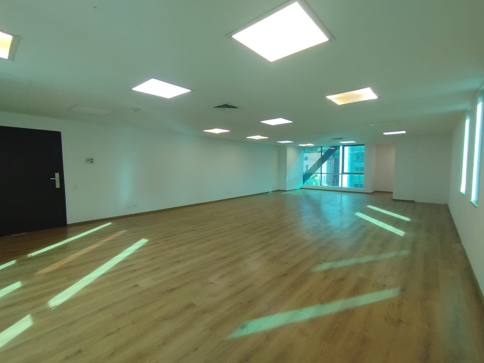 Oficina en arriendo en Los Balsos, Poblado, Medellín — foto 3 de 6