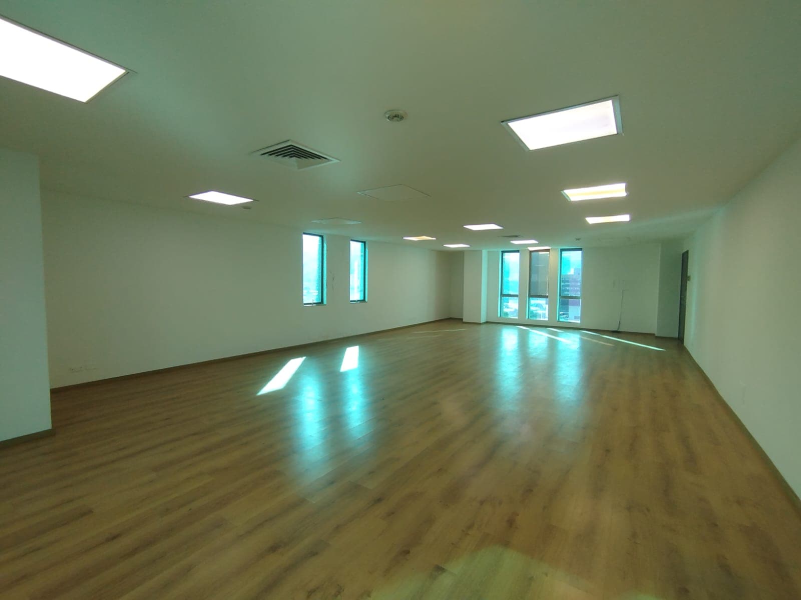 Oficina en arriendo en Los Balsos, Poblado, Medellín — foto 4 de 6