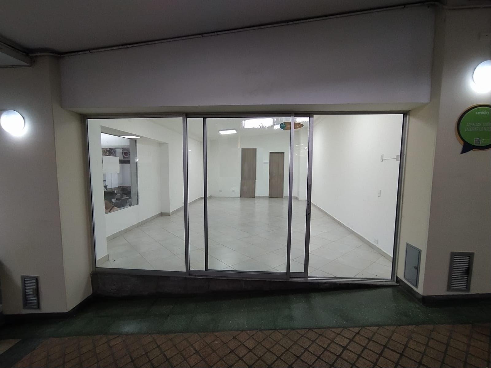Local en arriendo en Med, Centro, Medellín — foto 2 de 13