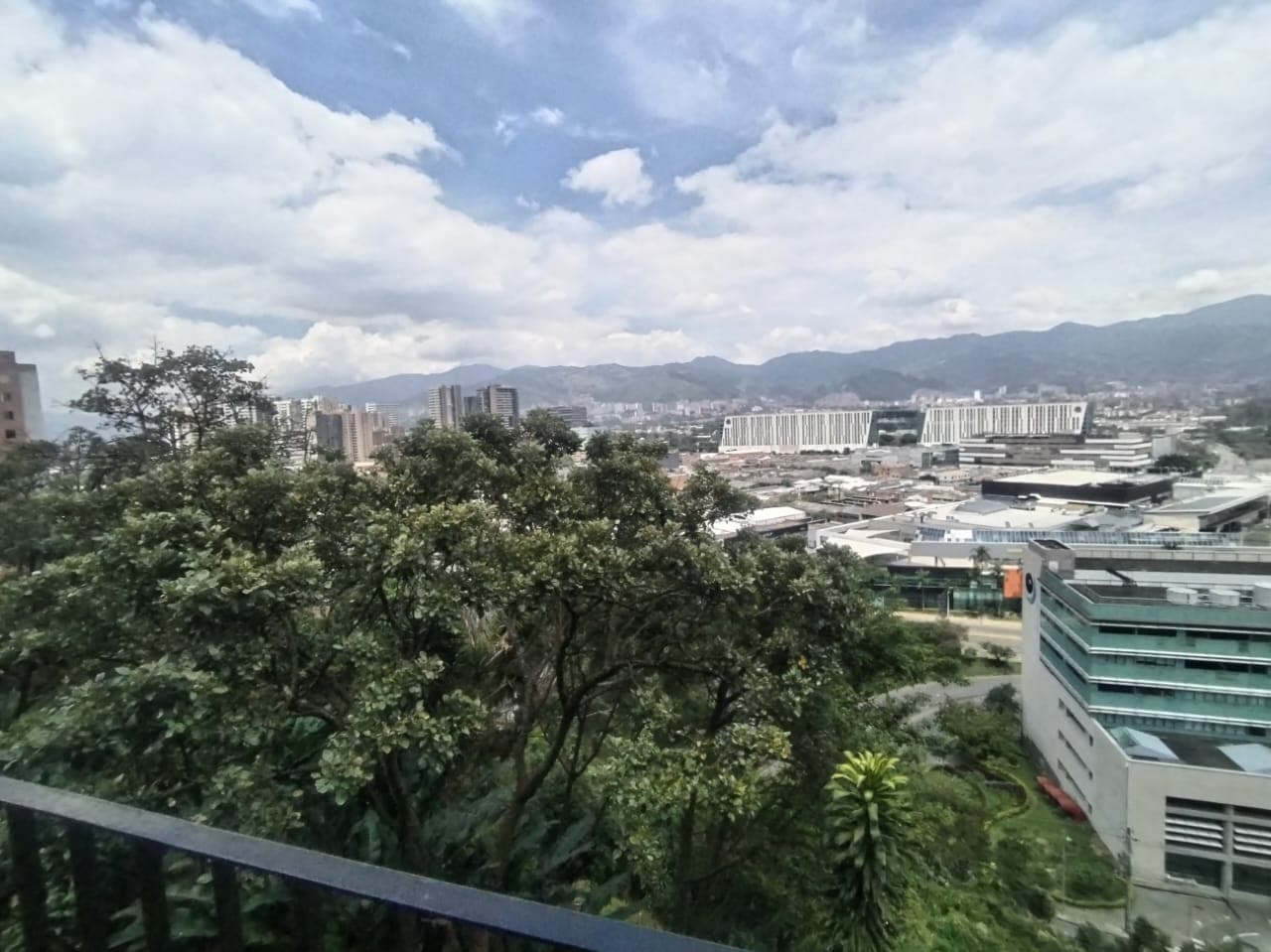 Apartamento en arriendo en Altos Del, Poblado, Medellín — foto 2 de 20