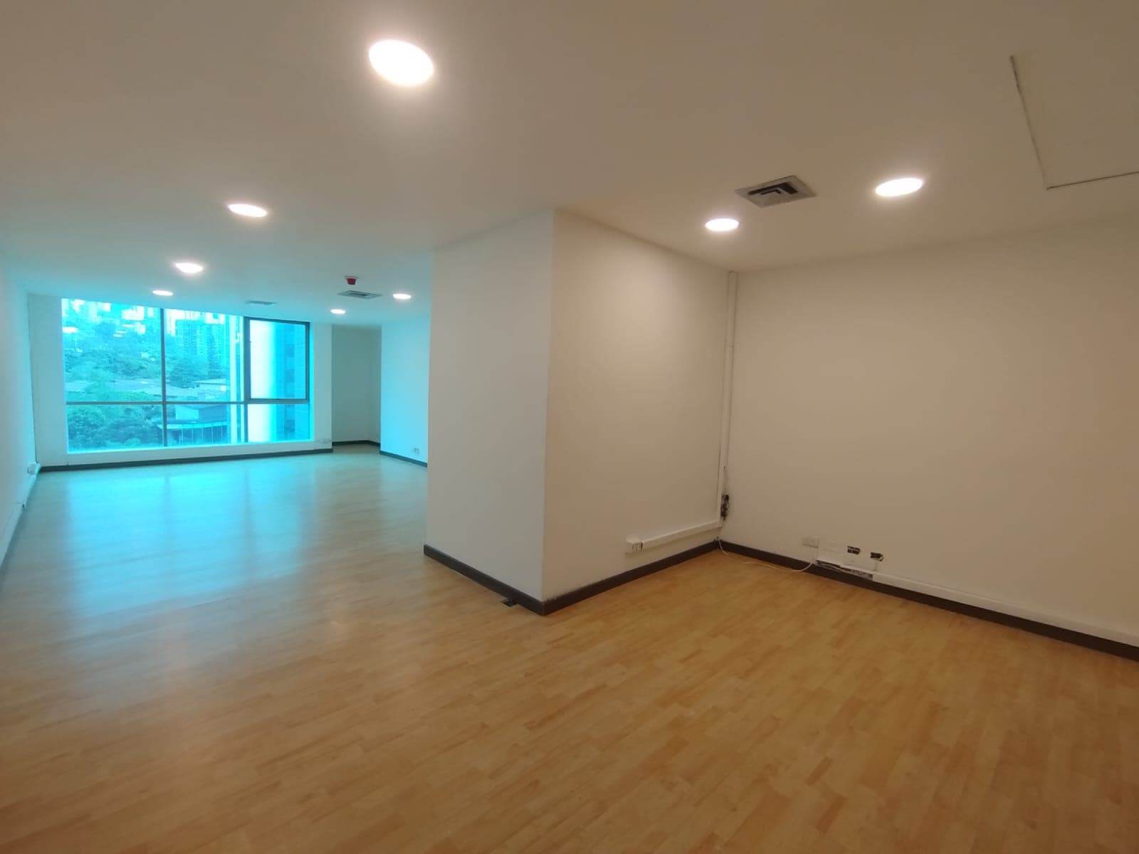 Oficina en arriendo en Los Balsos, Poblado, Medellín — foto 2 de 9