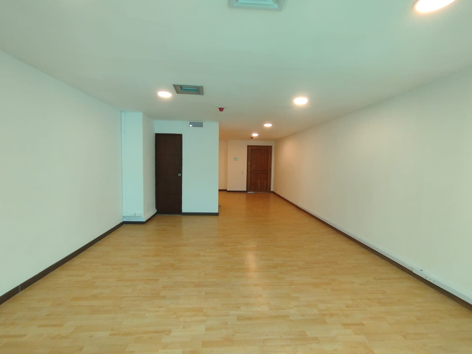 Oficina en arriendo en Los Balsos, Poblado, Medellín — foto 4 de 9