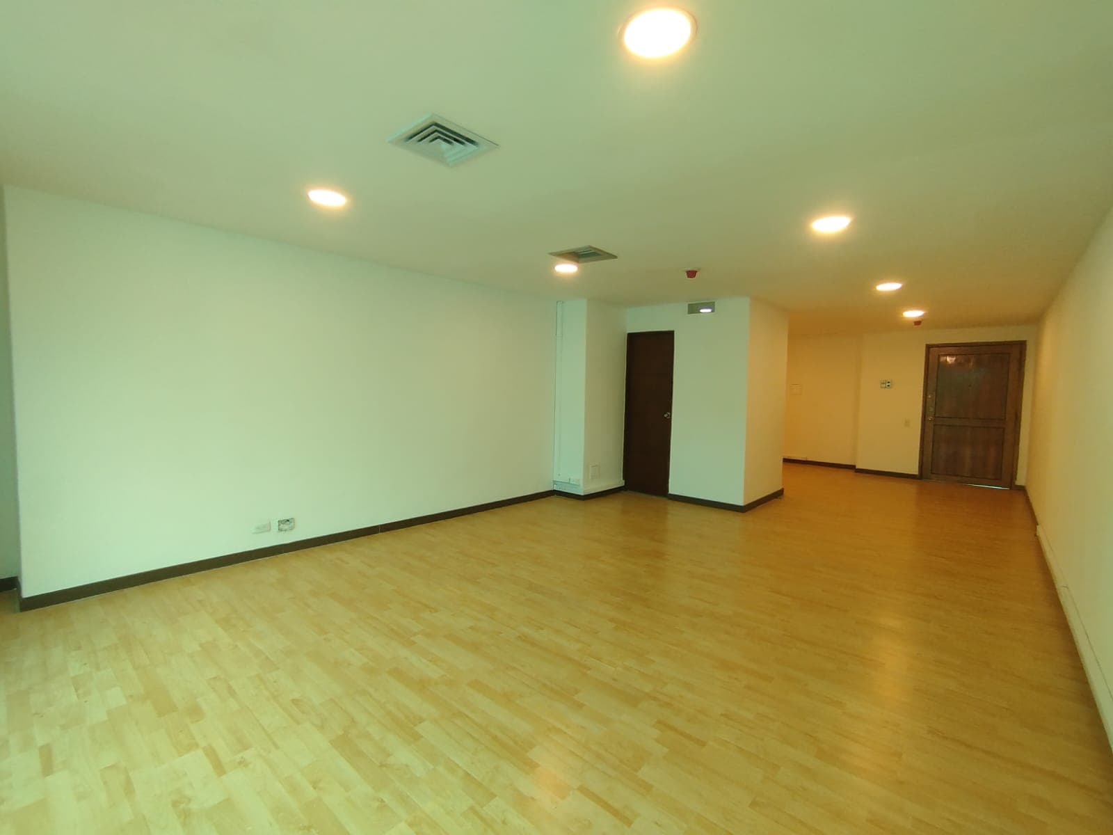 Oficina en arriendo en Los Balsos, Poblado, Medellín — foto 5 de 9
