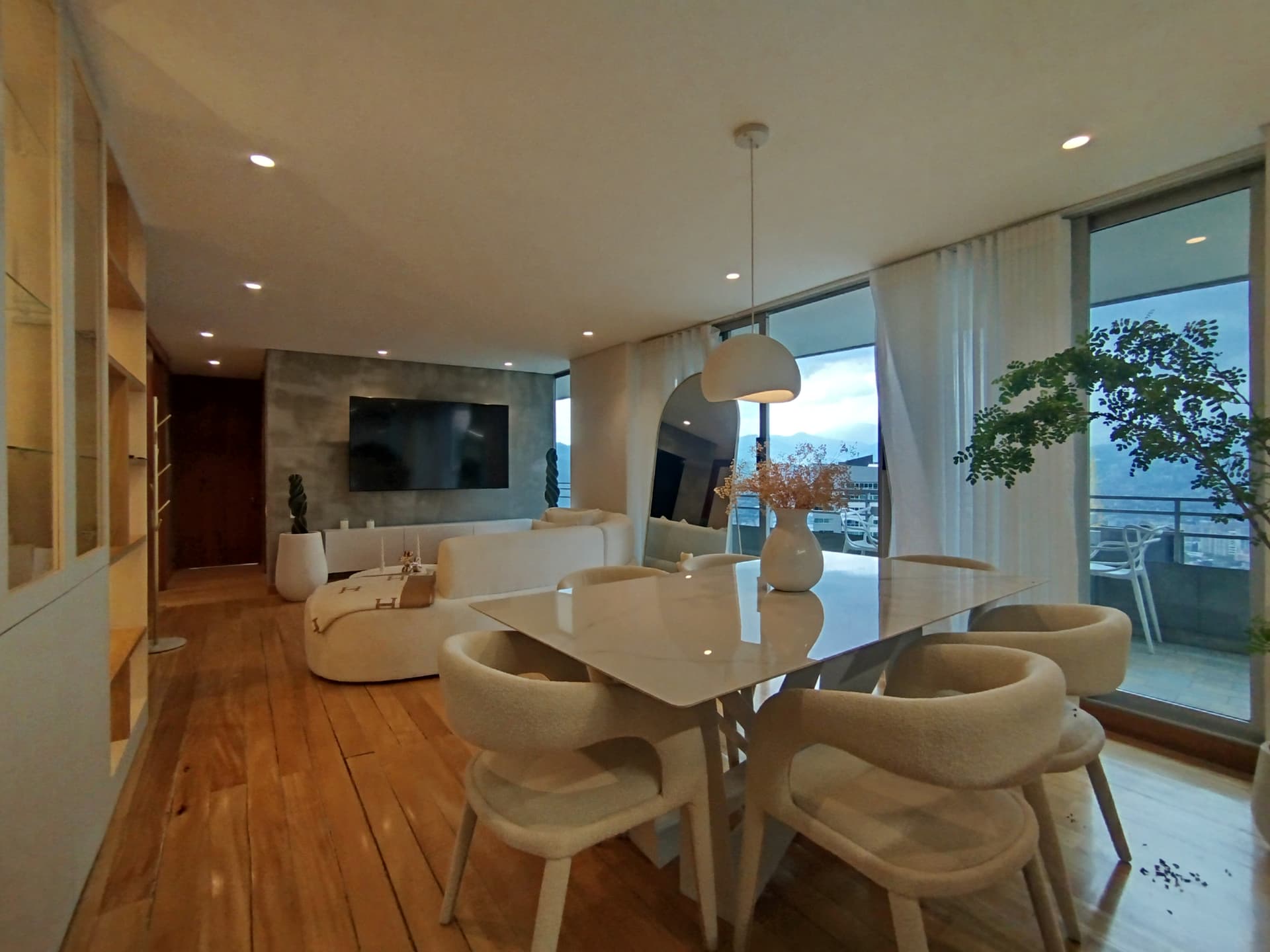 Apartamento en arriendo en El Tesoro, Poblado, Medellín — foto 1 de 20