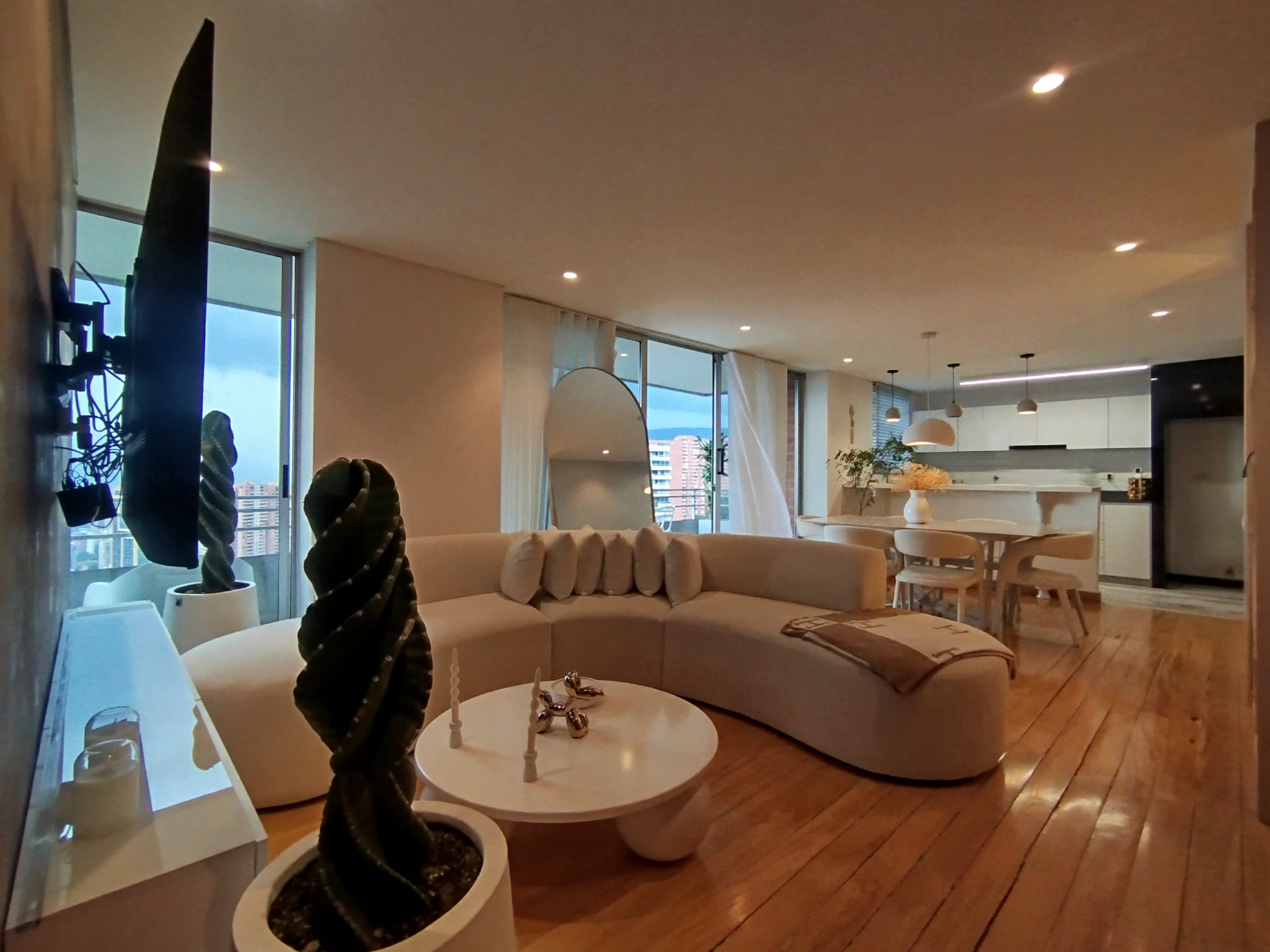Apartamento en arriendo en El Tesoro, Poblado, Medellín — foto 2 de 20