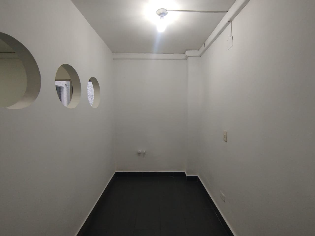 Oficina en arriendo en Los Conquistadores, Laureles, Medellín — foto 5 de 14