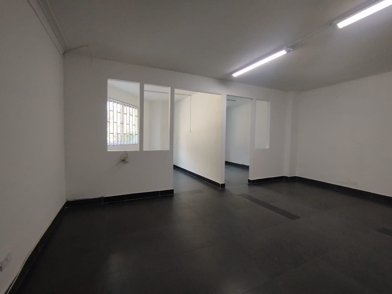 Oficina en arriendo en Los Conquistadores, Laureles, Medellín — foto 2 de 11