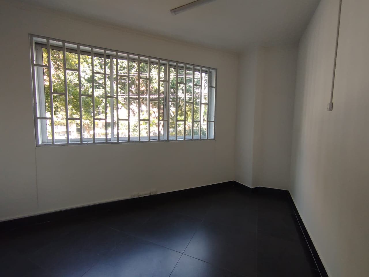 Oficina en arriendo en Los Conquistadores, Laureles, Medellín — foto 5 de 11
