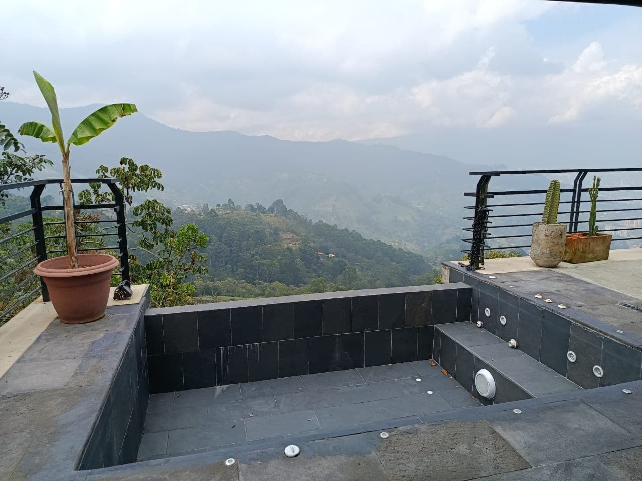 Casa Campestre en arriendo en Loma Del Escobero, Envigado — foto 1 de 20