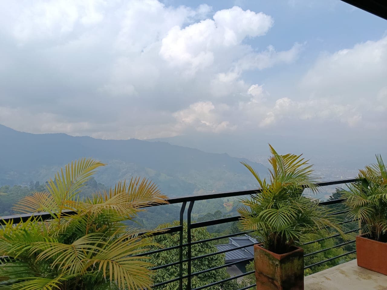 Casa Campestre en arriendo en Loma Del Escobero, Envigado — foto 2 de 20