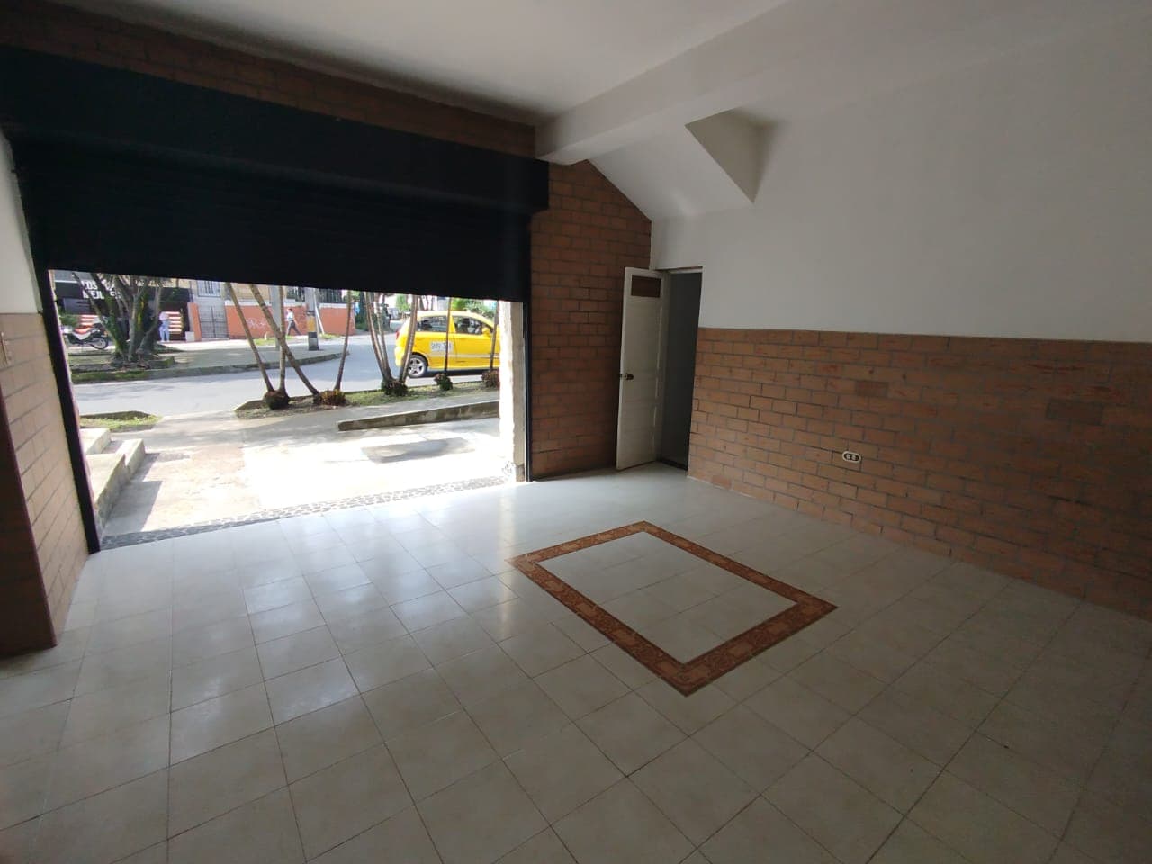 Casa Comercial en arriendo en Simón Bolívar, La America, Medellín — foto 2 de 20