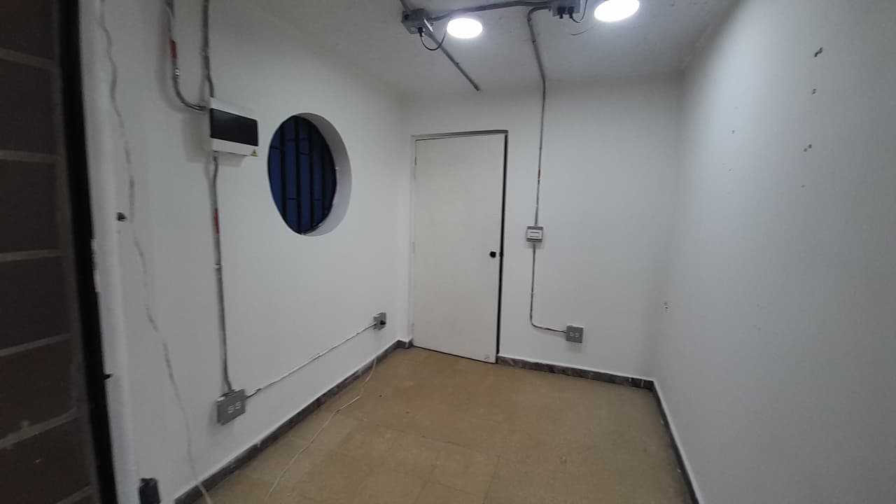 Local en arriendo en Éxito Colombia, Laureles, Medellín — foto 3 de 12