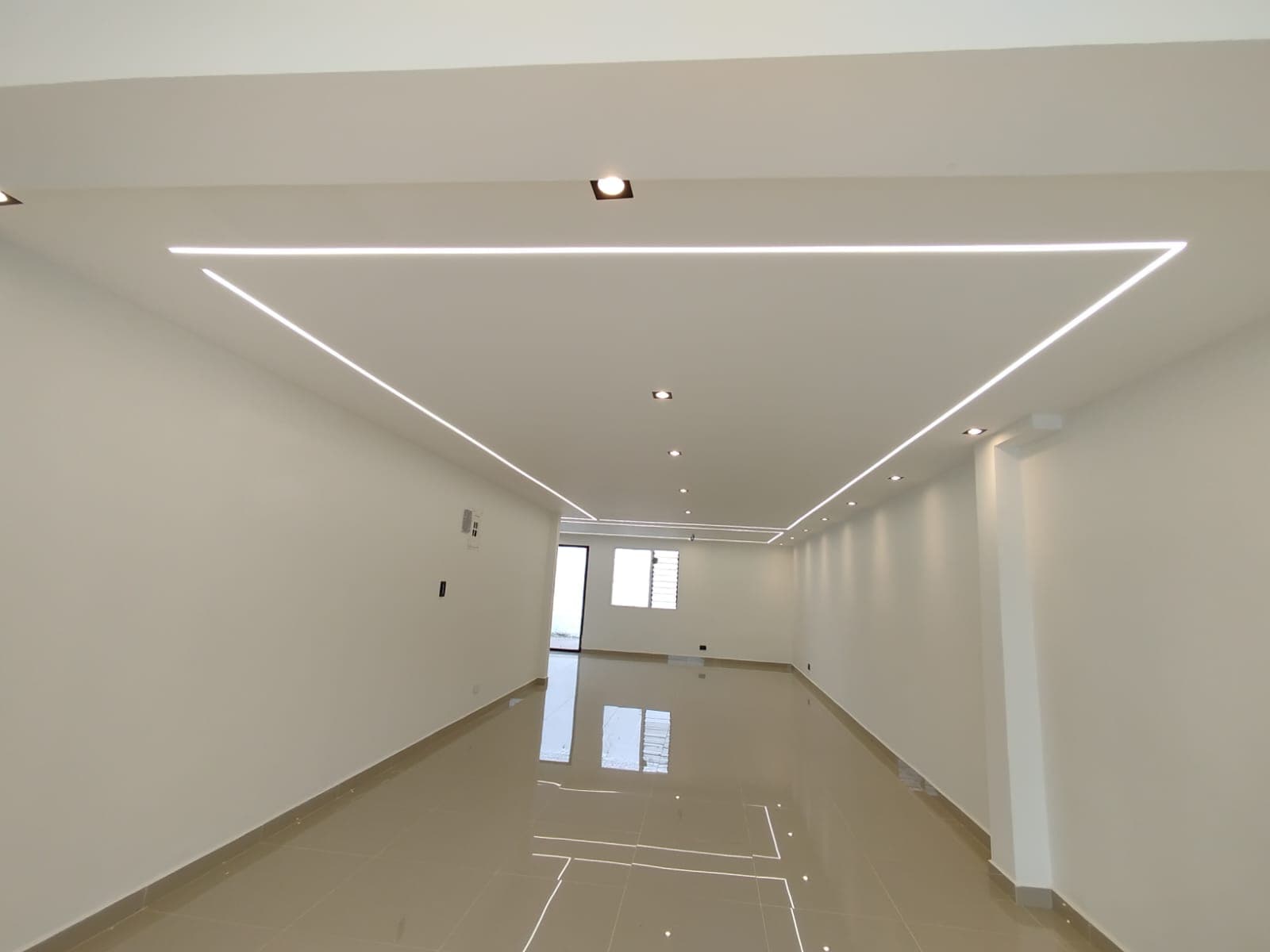 Local en arriendo en Santa Teresita, La America, Medellín — foto 3 de 14