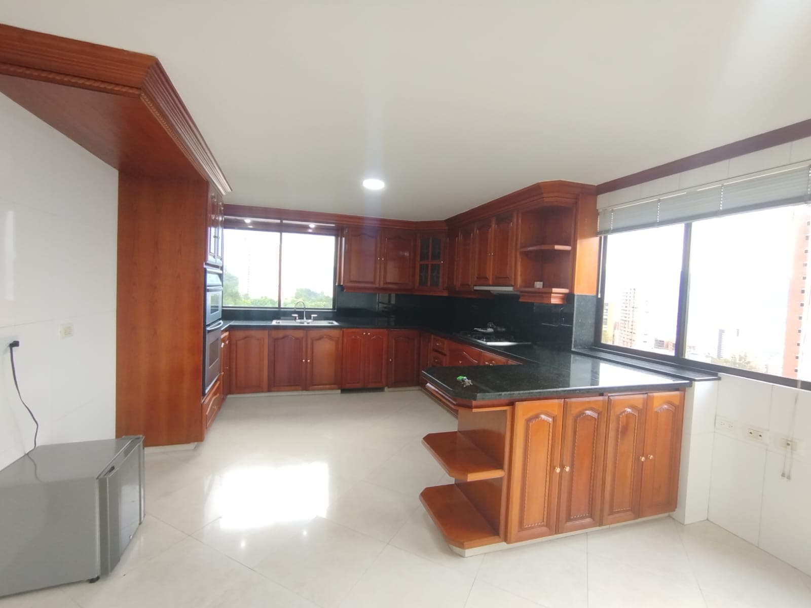 Apartamento en arriendo en El Tesoro, Poblado, Medellín — foto 2 de 20