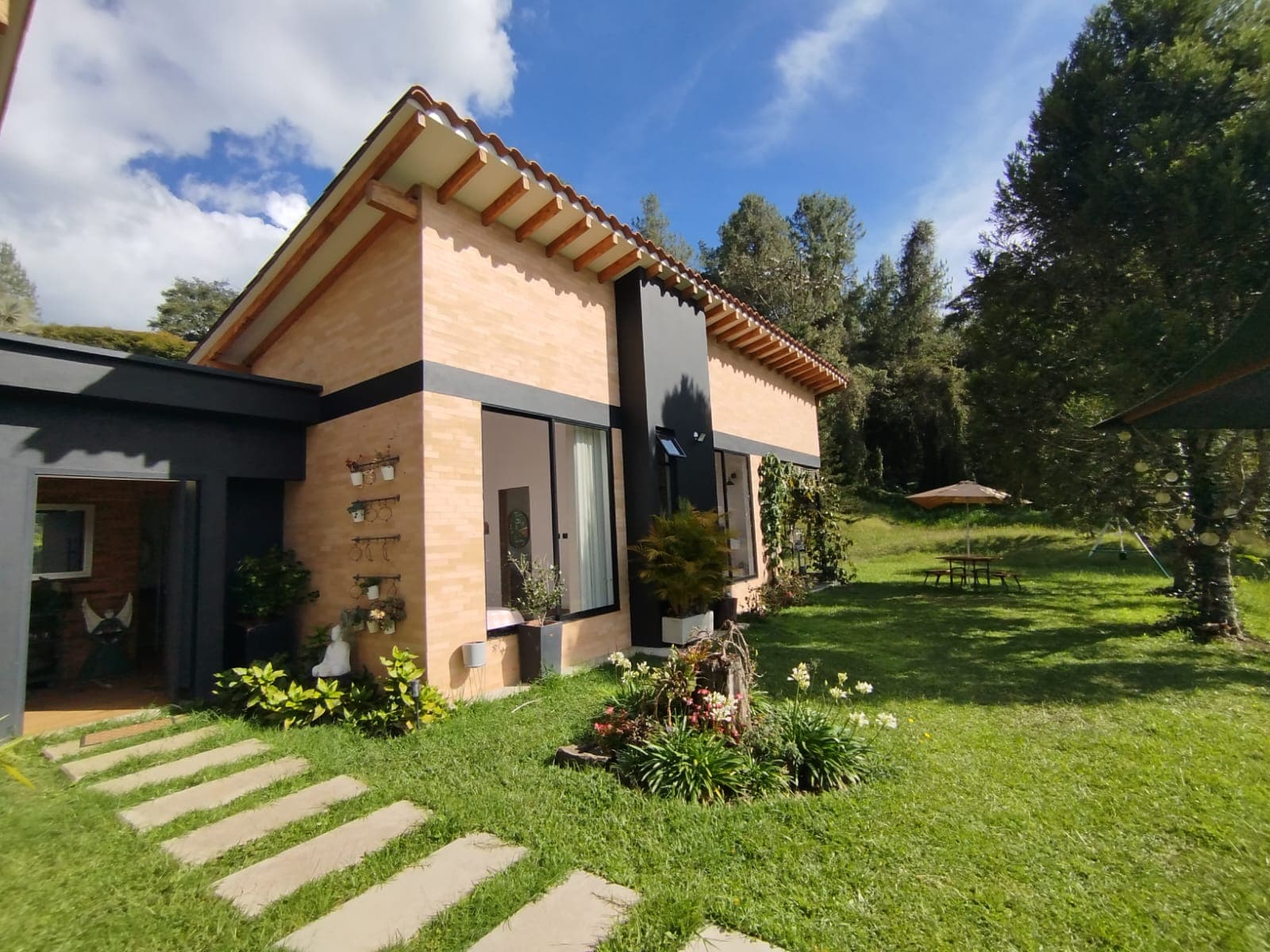 Casa Vivienda en arriendo en Las Palmas, Envigado — foto 1 de 20