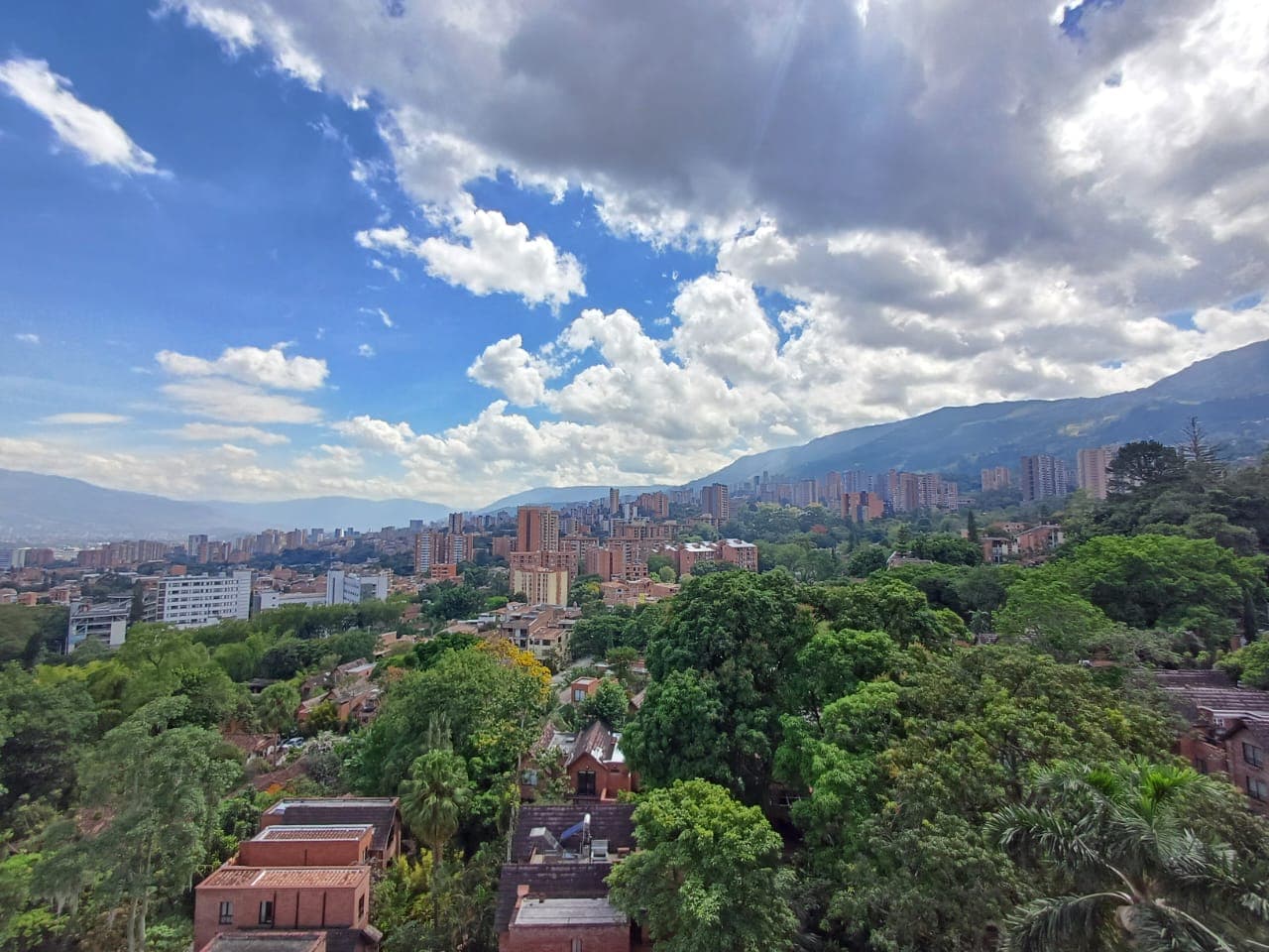 Apartamento en arriendo en Loma De Las Brujas, Envigado — foto 1 de 20