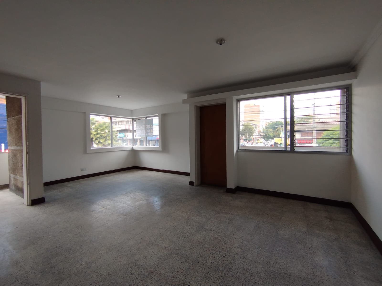 Casa Comercial en arriendo en Laureles, Medellín — foto 2 de 20
