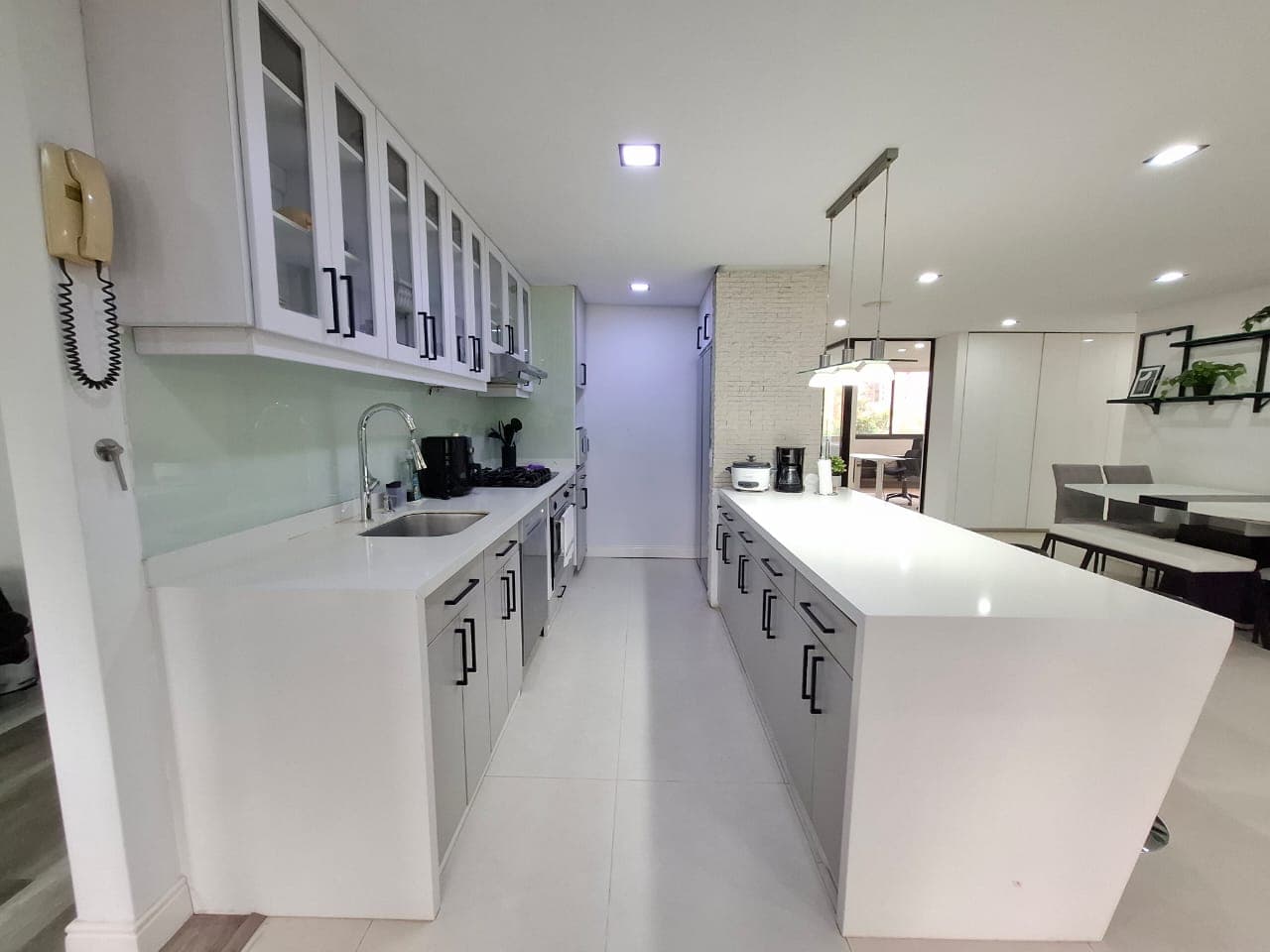 Apartamento en arriendo en Transversal Inferior, Poblado, Medellín — foto 1 de 20