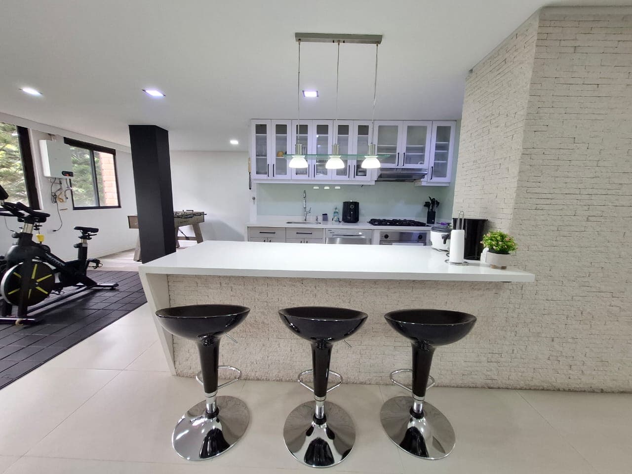 Apartamento en arriendo en Transversal Inferior, Poblado, Medellín — foto 2 de 20