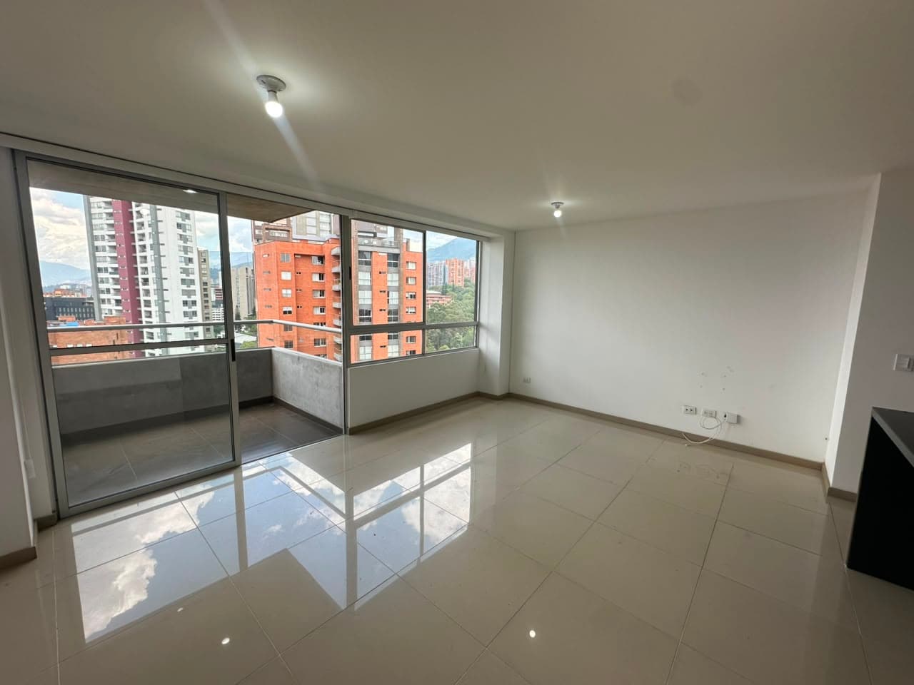 Apartamento en arriendo en Santa María de los Ángeles, Poblado, Medellín — foto 4 de 20