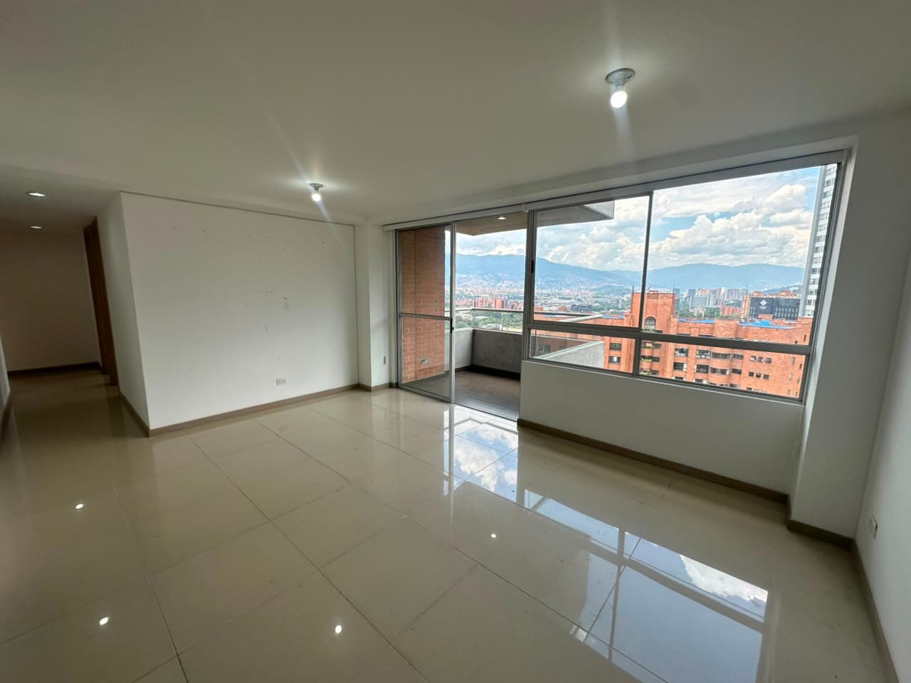 Apartamento en arriendo en Santa María de los Ángeles, Poblado, Medellín — foto 5 de 20