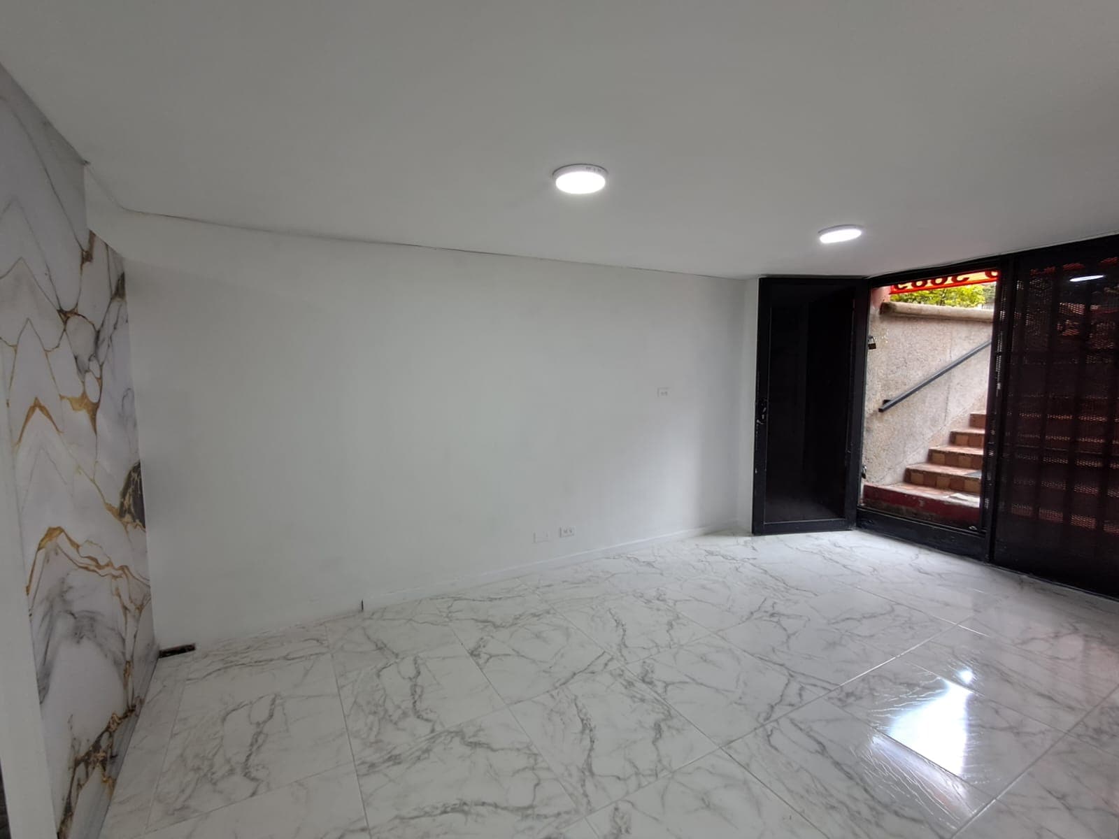 Oficina en arriendo en Laureles, Medellín — foto 1 de 9