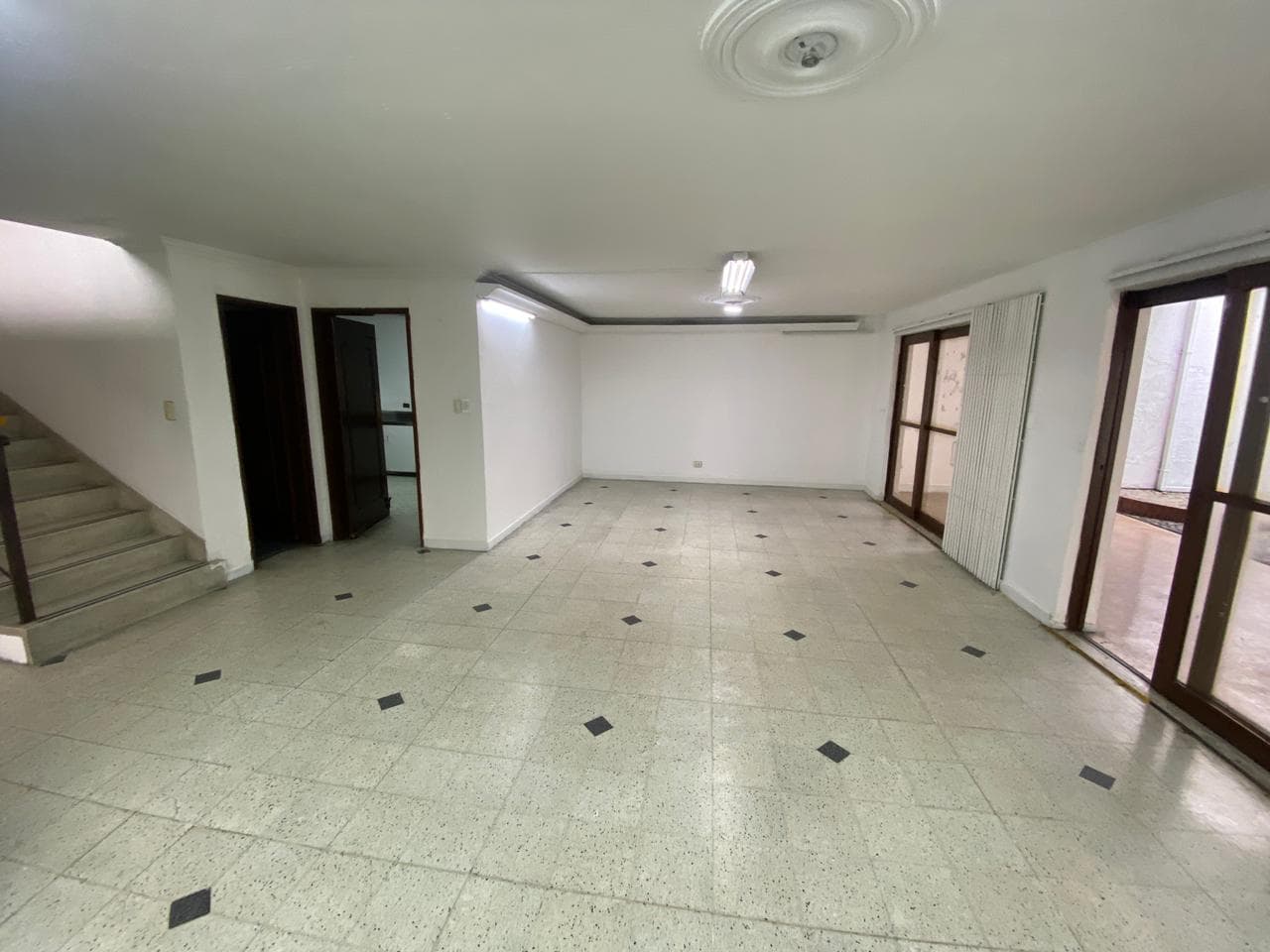 Casa Comercial en arriendo en Los Conquistadores, Laureles, Medellín — foto 2 de 20